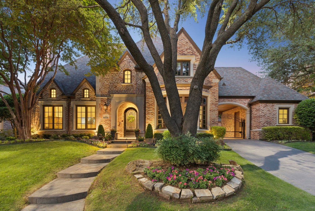 5880 Shady Oaks Drive, Frisco, Texas, listed by Grecia Garza-Castillo